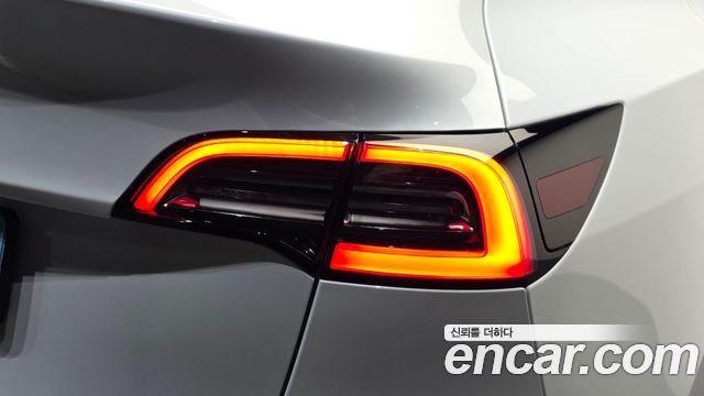 Tesla Model Y 2024 — photo 9