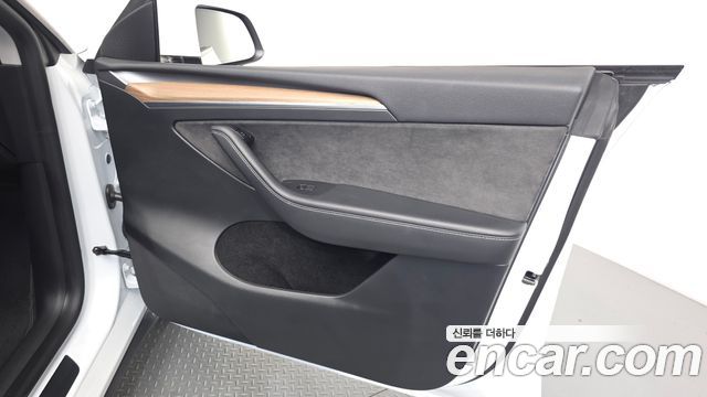 Tesla Model Y 2024 — photo 14