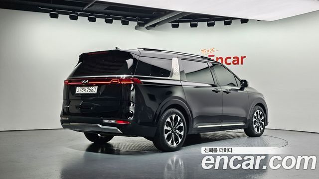 Kia Canival 2023 — photo 2
