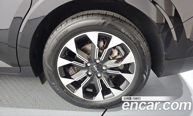 Kia Canival 2023 — photo 5
