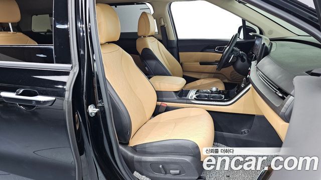Kia Canival 2023 — photo 17