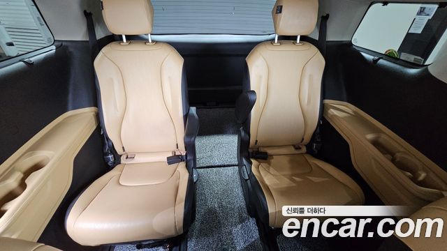 Kia Canival 2023 — photo 19