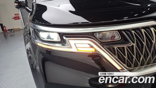 Kia Canival 2023 — photo 8