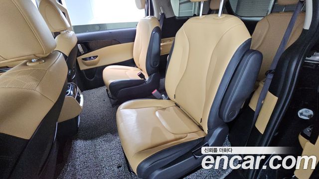 Kia Canival 2023 — photo 16
