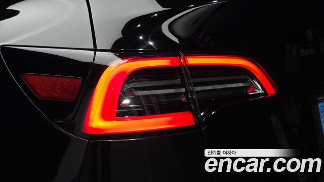 Tesla Model Y 2022 — photo 9