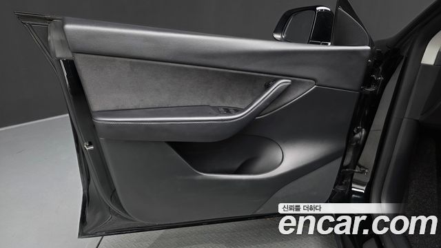 Tesla Model Y 2022 — photo 14