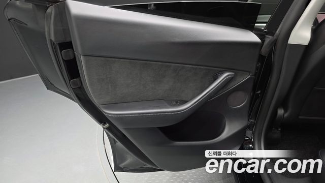 Tesla Model Y 2022 — photo 15