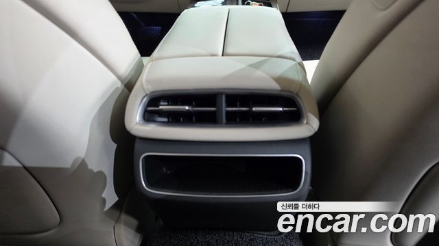 Genesis G80 2022 — photo 28