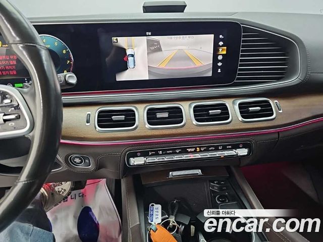 Mercedes-Benz GLE-Class 2020 — photo 10