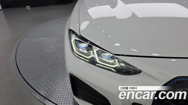 BMW i4 2023 — photo 8