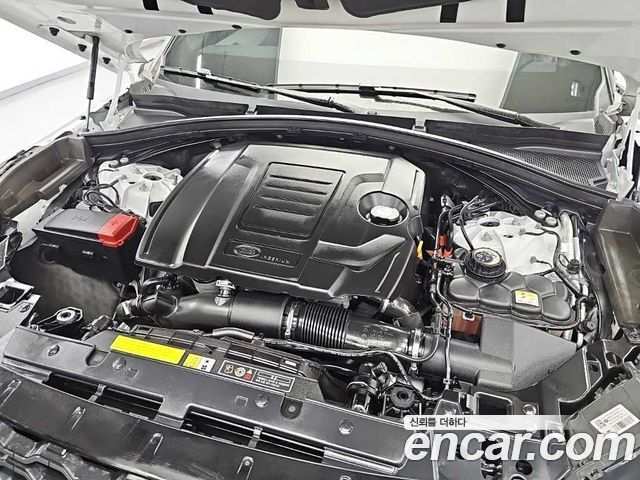 Land Rover Range Rover Velar 2023 — photo 5
