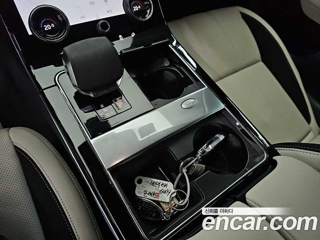 Land Rover Range Rover Velar 2023 — photo 8