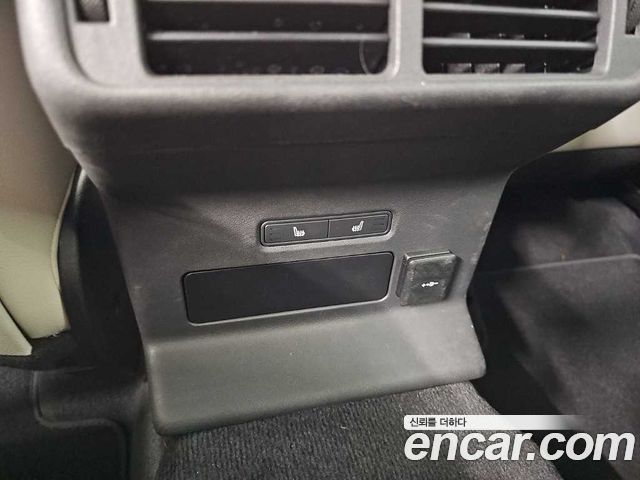 Land Rover Range Rover Velar 2023 — photo 14