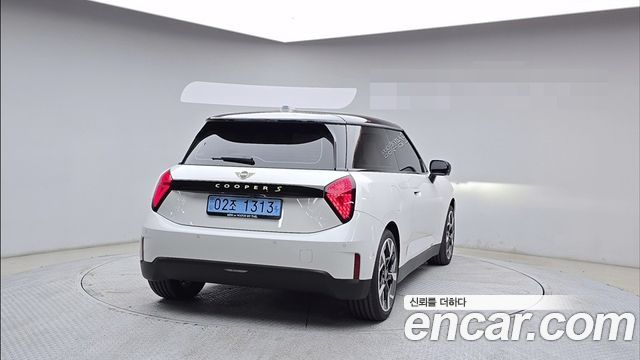 Mini Cooper 2026 — photo 2
