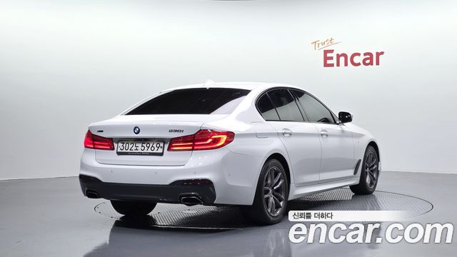 BMW 5-Series 2018 — photo 2