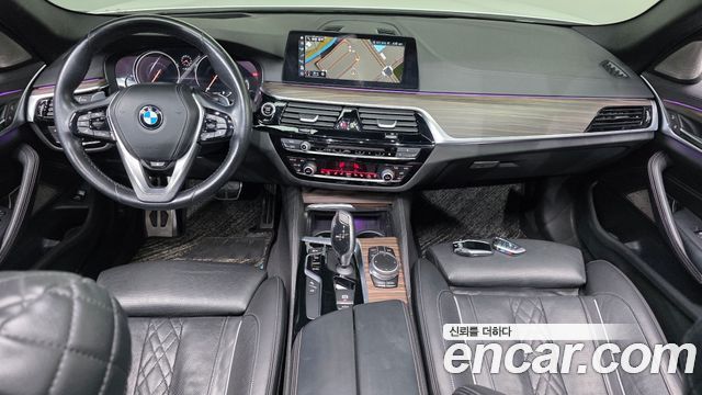 BMW 5-Series 2018 — photo 10