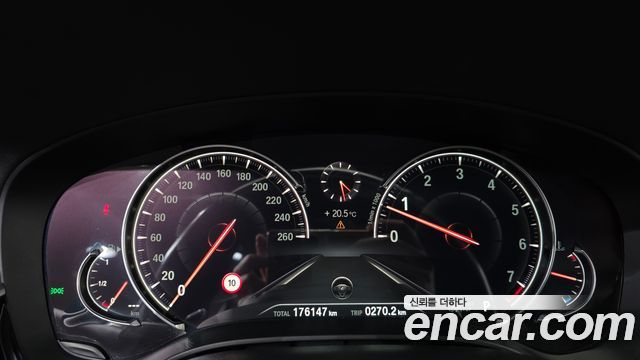BMW 5-Series 2018 — photo 11
