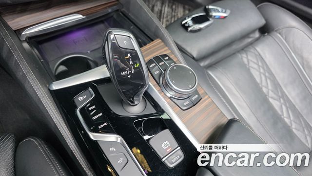 BMW 5-Series 2018 — photo 12
