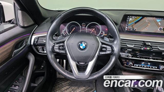 BMW 5-Series 2018 — photo 19