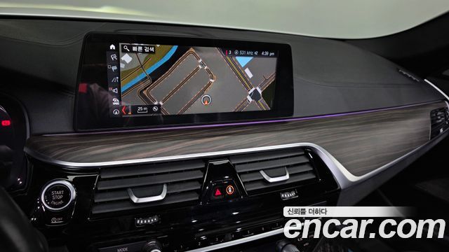 BMW 5-Series 2018 — photo 20