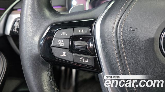 BMW 5-Series 2018 — photo 25