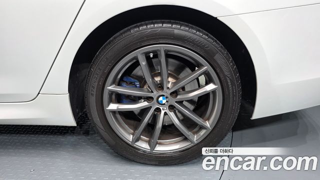BMW 5-Series 2018 — photo 7