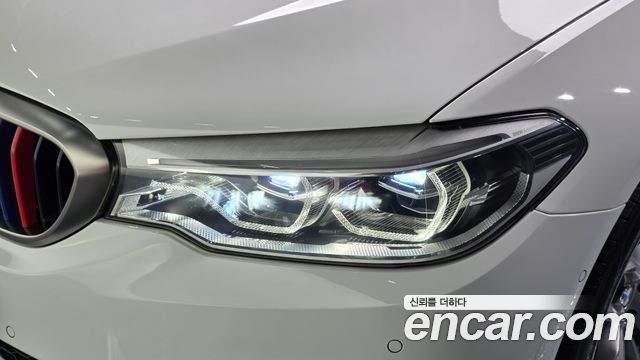 BMW 5-Series 2018 — photo 8