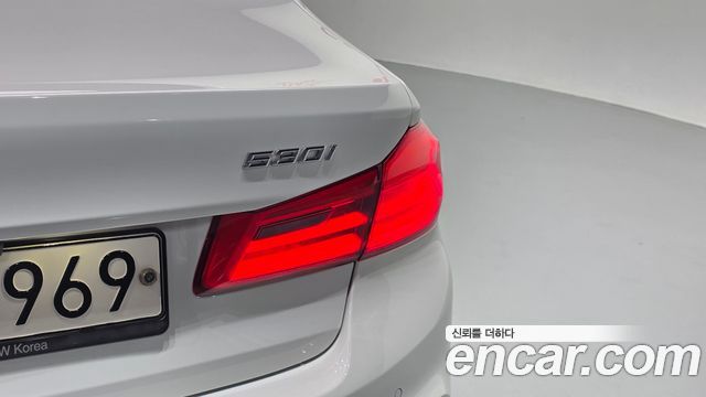BMW 5-Series 2018 — photo 9