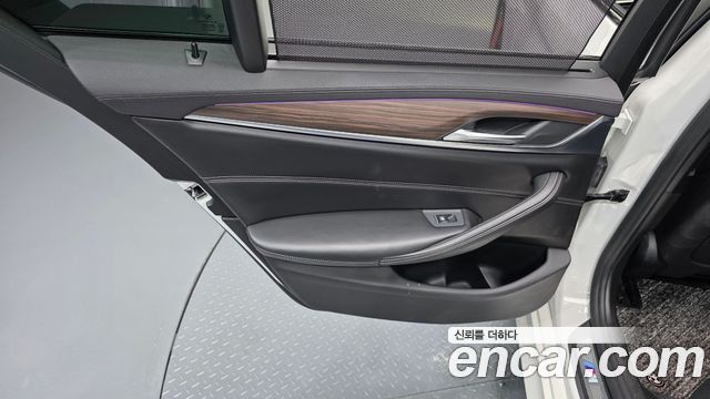 BMW 5-Series 2018 — photo 15