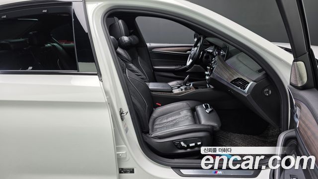 BMW 5-Series 2018 — photo 16