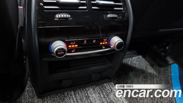 BMW 5-Series 2018 — photo 29