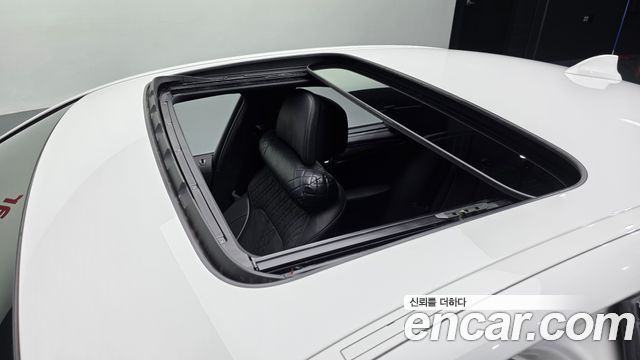 BMW 5-Series 2018 — photo 31
