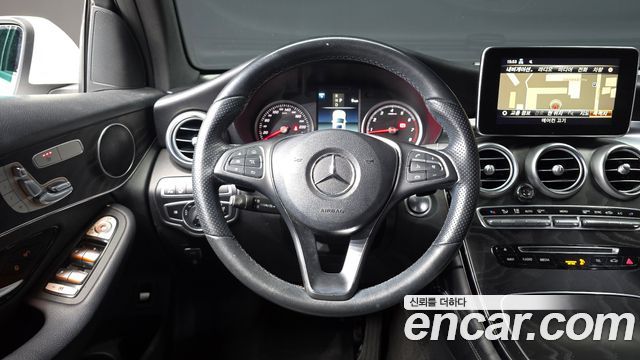 Mercedes-Benz GLC-Class 2019 — photo 12