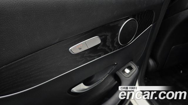 Mercedes-Benz GLC-Class 2019 — photo 18