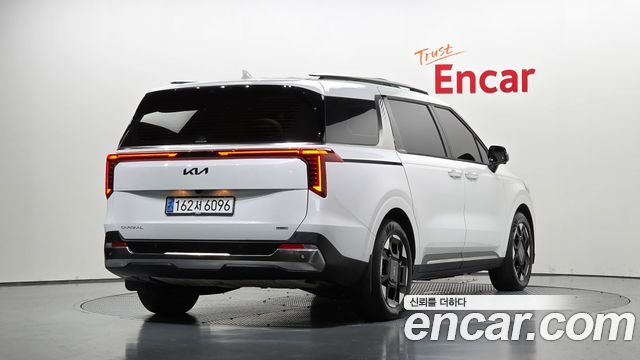 Kia Canival 2025 — photo 2
