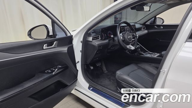 Kia K5 2023 — photo 13
