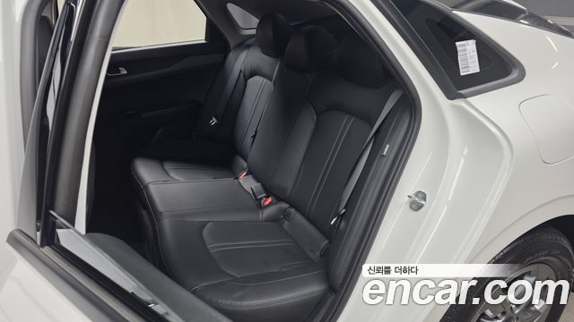 Kia K5 2023 — photo 18
