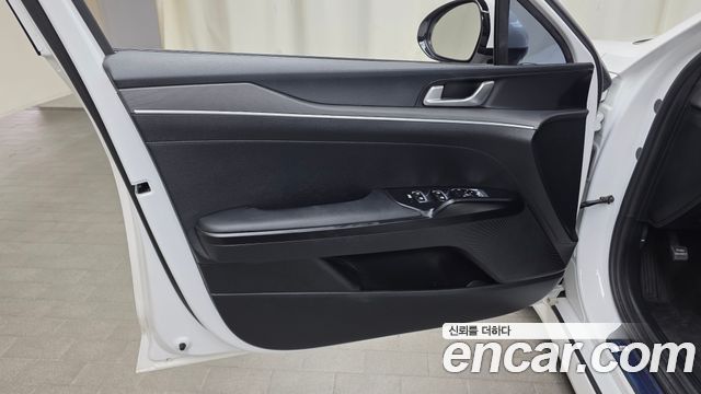 Kia K5 2023 — photo 14