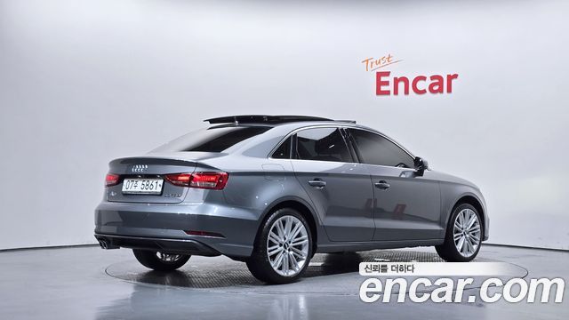Audi A3 2018 — photo 2