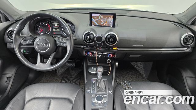 Audi A3 2018 — photo 10