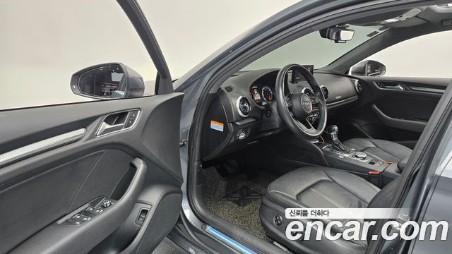 Audi A3 2018 — photo 13