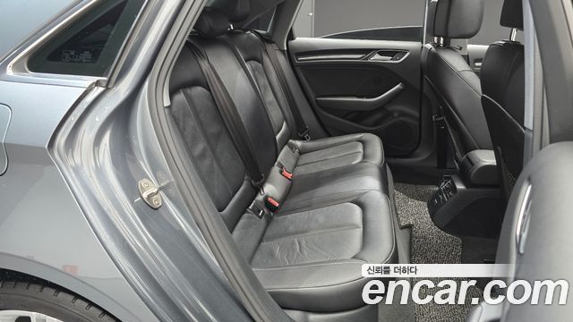 Audi A3 2018 — photo 17