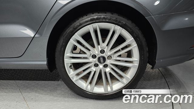 Audi A3 2018 — photo 7