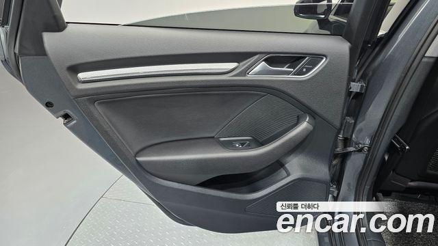Audi A3 2018 — photo 15