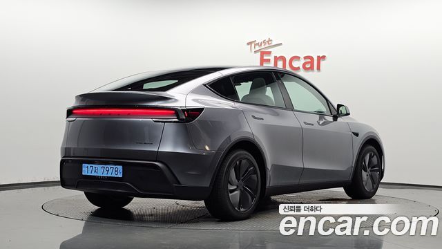 Tesla Model Y 2026 — photo 2
