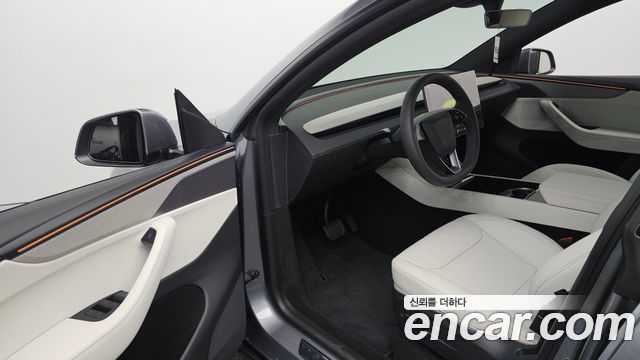 Tesla Model Y 2026 — photo 13