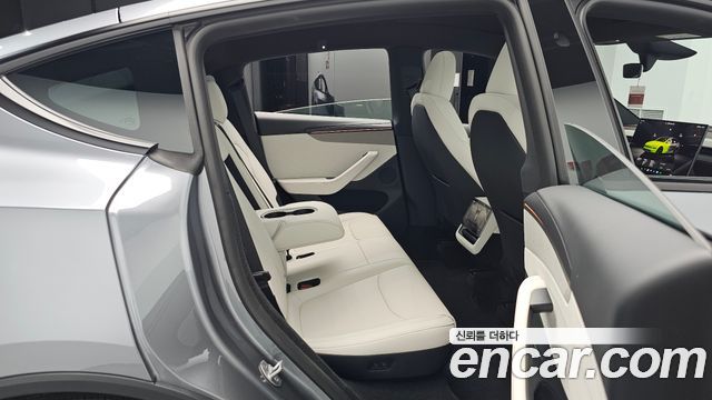 Tesla Model Y 2026 — photo 17