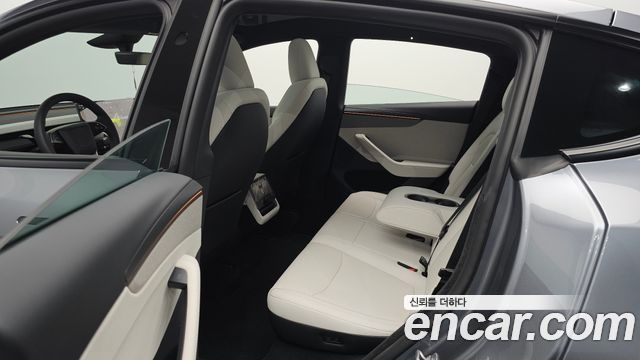 Tesla Model Y 2026 — photo 18