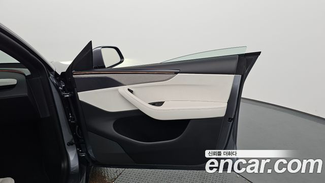 Tesla Model Y 2026 — photo 14