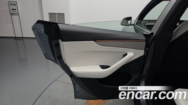 Tesla Model Y 2026 — photo 15